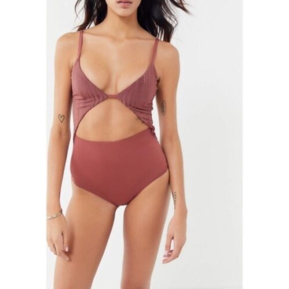 NWT Tavik [ Small ] Penelope Slinky Rib One Piece Swimsuit‎ in Berry - Picture 10 of 11